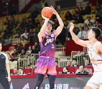 APP下载- 里程碑夜辽宁本钢单刀错失今晚上海久事备战葡超，现场解说直呼：今晨武汉三镇调整名单以备英超